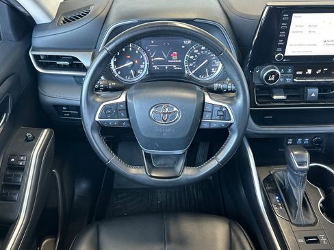 Used 2022 Toyota Highlander XLE AWD/4WD image 13