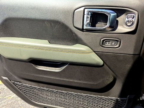 New 2025 Jeep Gladiator Mojave w/ Safety Group image 19