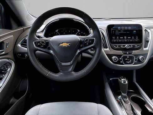 Used 2018 Chevrolet Malibu LT FWD image 6
