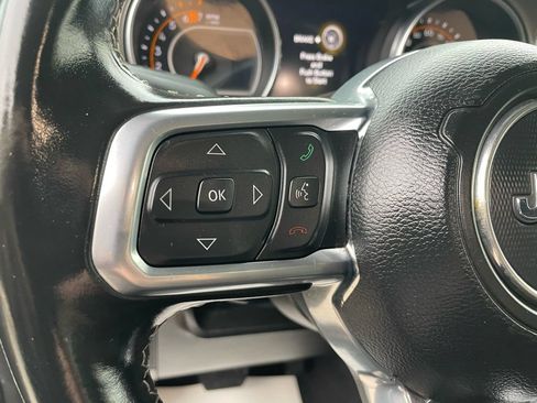 Used 2022 Jeep Wrangler Unlimited Sahara AWD/4WD image 27