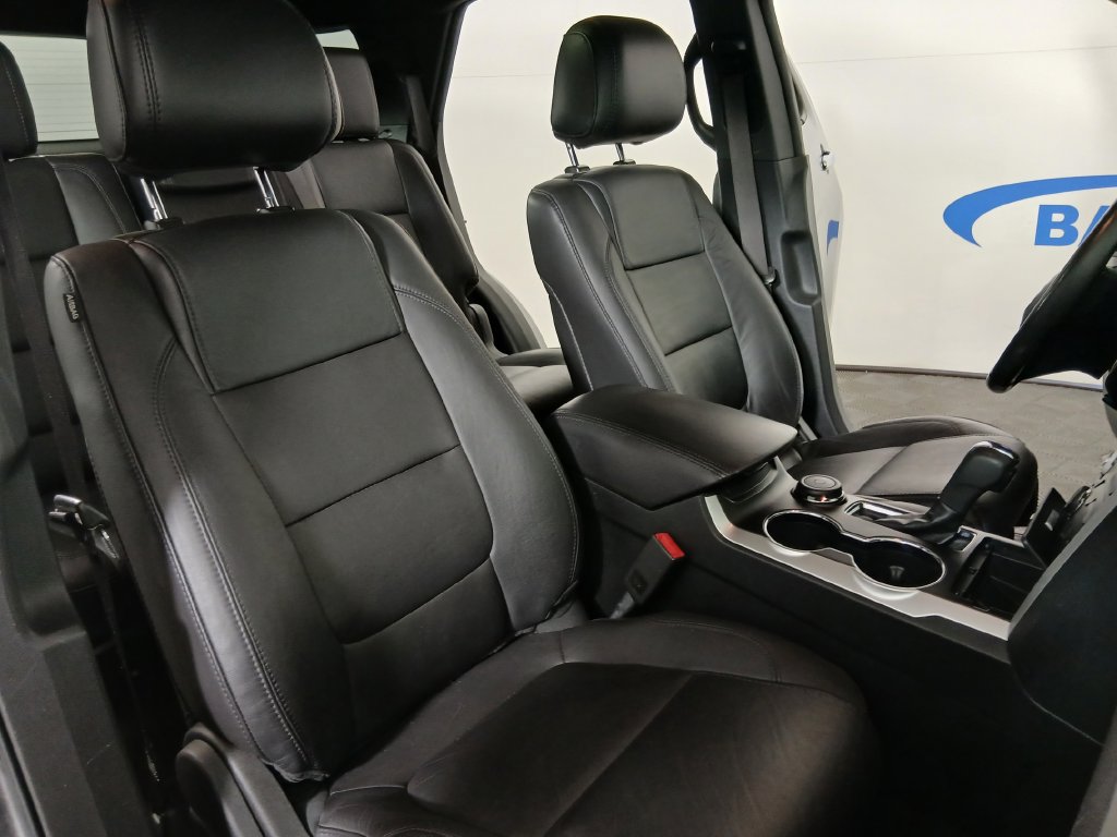 Used 2014 Ford Explorer XLT w/ Equipment Group 202A AWD/4WD image 12