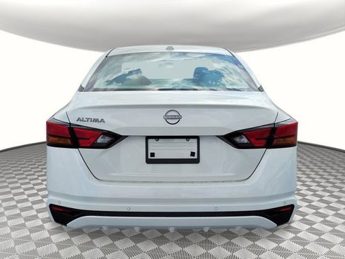 New 2025 Nissan Altima 2.5 SV image 4