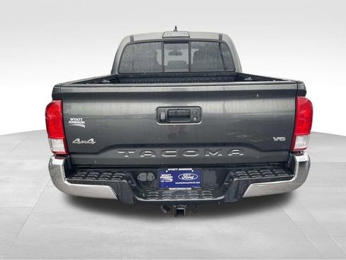 Used 2017 Toyota Tacoma SR5 w/ Tow Package AWD/4WD image 4