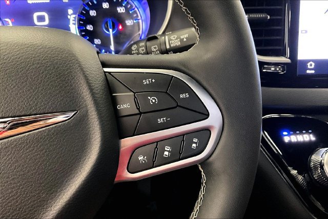 Used 2025 Chrysler Pacifica Select FWD image 26