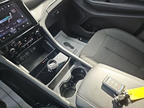 Used 2025 Jeep Grand Cherokee Laredo X w/ Luxury Tech Group I image 28