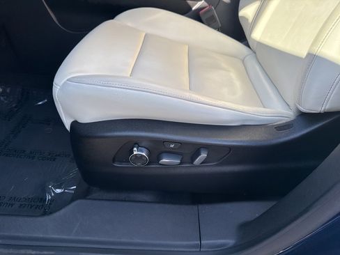 Used 2019 Cadillac XT4 Sport image 18