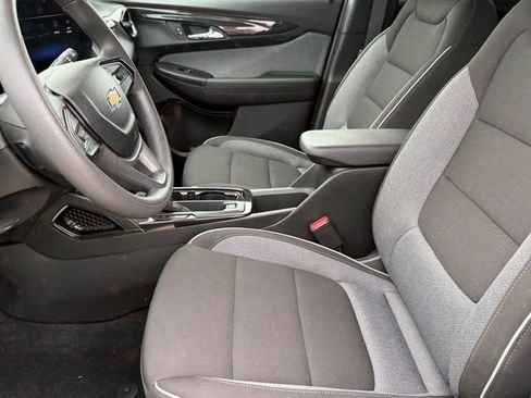 Used 2025 Chevrolet TrailBlazer LT FWD image 9