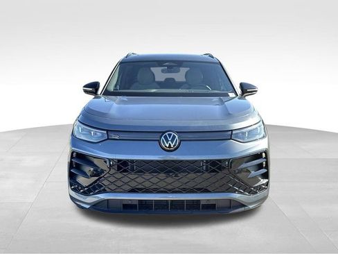 New 2026 Volkswagen Tiguan SE R-Line FWD image 8