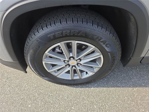 Used 2023 Chevrolet Traverse LT image 10