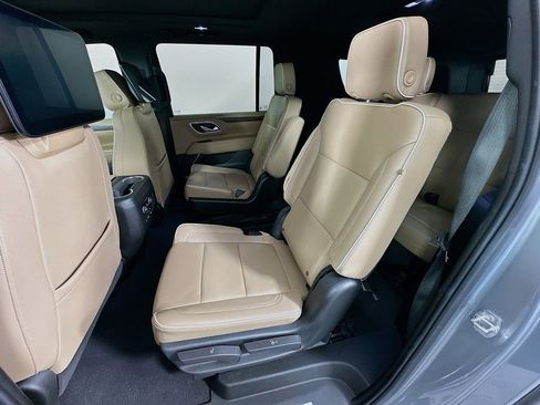 Used 2023 Chevrolet Suburban Premier w/ Advanced Technology Package AWD/4WD image 24