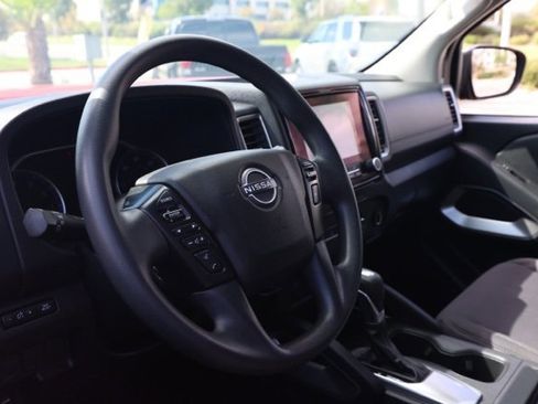 Used 2023 Nissan Frontier SV image 14