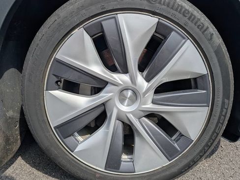 Used 2023 Tesla Model Y Long Range AWD/4WD image 9