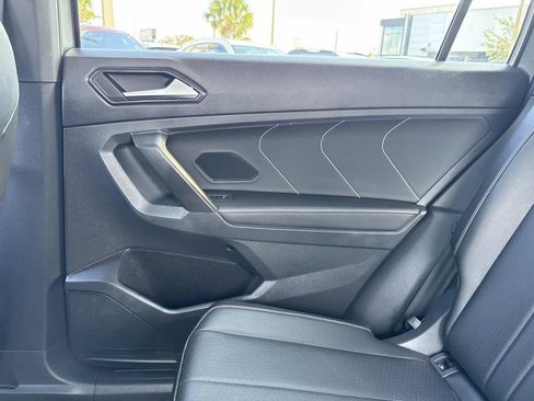 Used 2022 Volkswagen Tiguan SE R-Line image 17