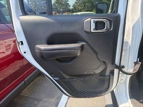 Used 2018 Jeep Wrangler Unlimited Sport S AWD/4WD image 6