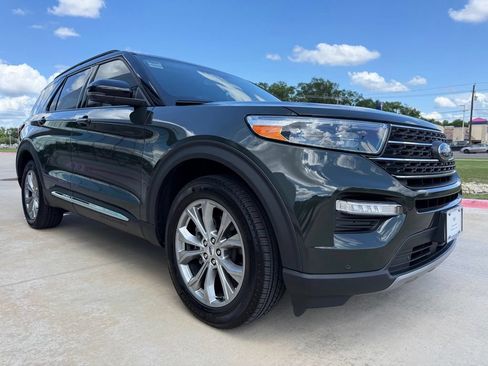 Used 2024 Ford Explorer XLT w/ Equipment Group 202A AWD/4WD image 9