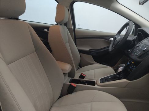 Used 2018 Ford Focus SE FWD image 21