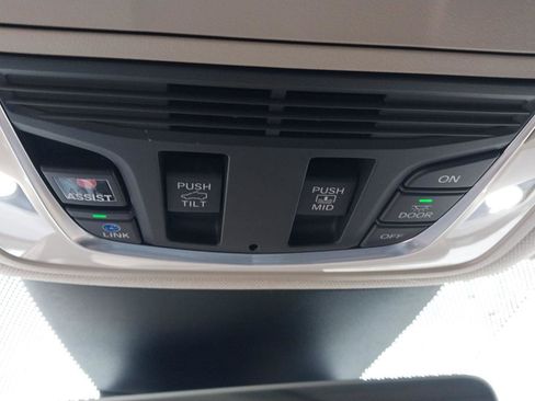 Used 2023 Acura MDX w/Technology Package image 18