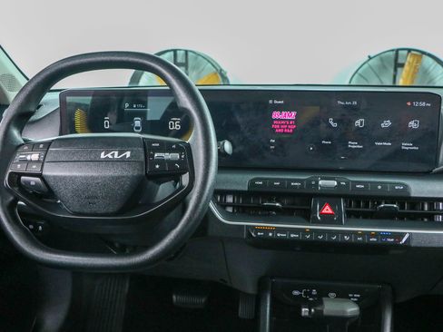 Used 2025 Kia K4 FWD image 17