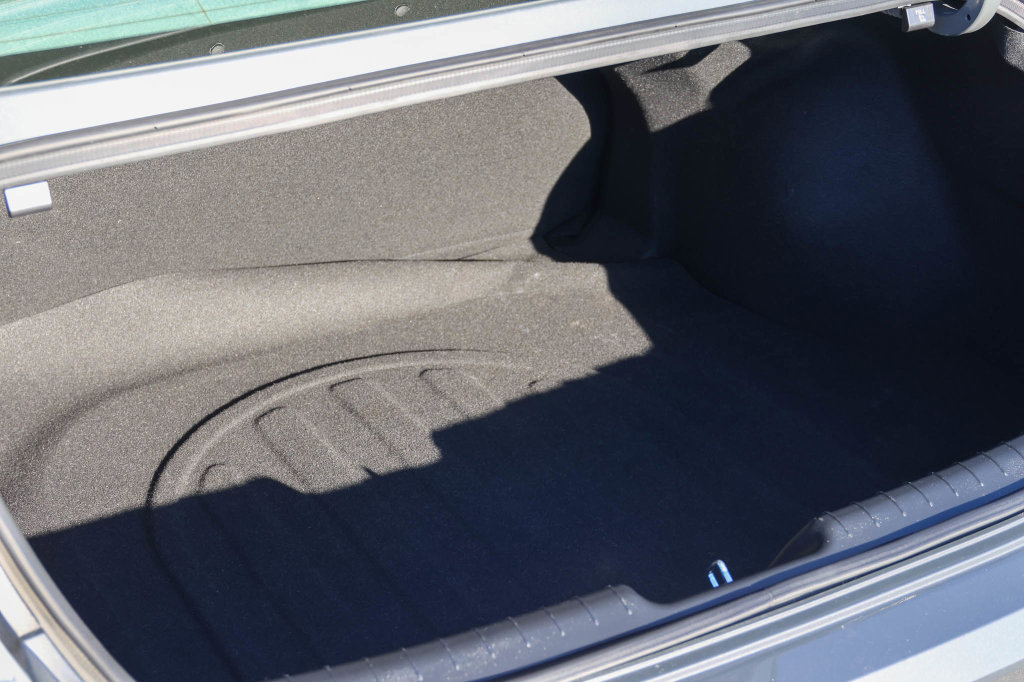 Used 2025 Hyundai Elantra Hybrid FWD image 9