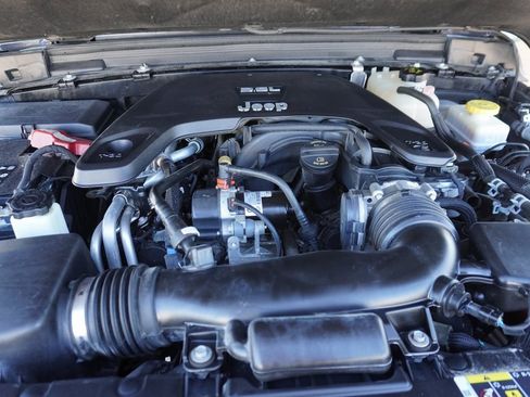 Used 2020 Jeep Wrangler Unlimited Sahara image 27