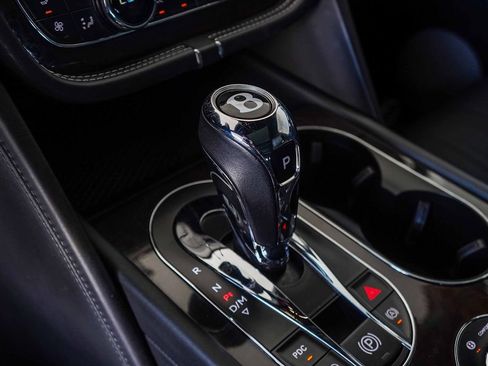 Used 2019 Bentley Bentayga AWD/4WD image 20