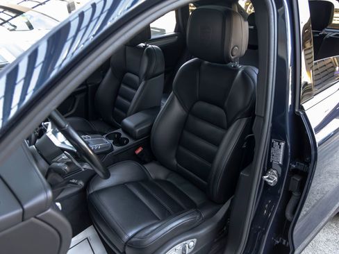 Certified 2018 Porsche Macan GTS AWD/4WD image 5