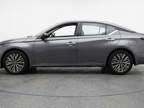 Used 2025 Nissan Altima 2.5 SV image 5