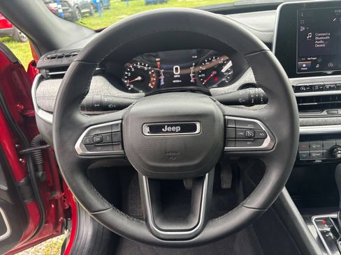 Used 2025 Jeep Compass Latitude AWD/4WD image 28