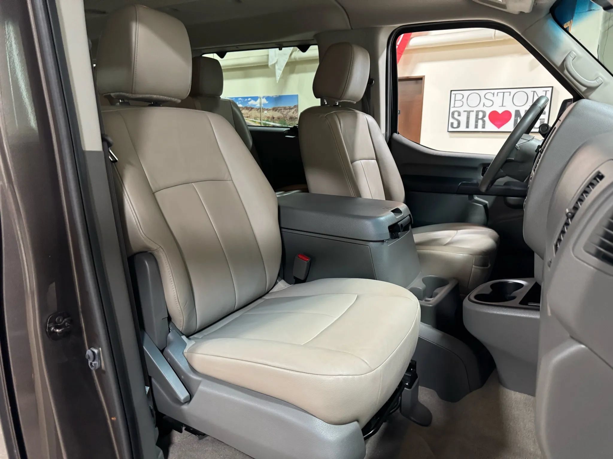 Used 2018 Nissan NV 3500 SL RWD image 36