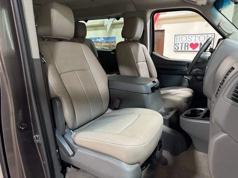 Used 2018 Nissan NV 3500 SL RWD image 36