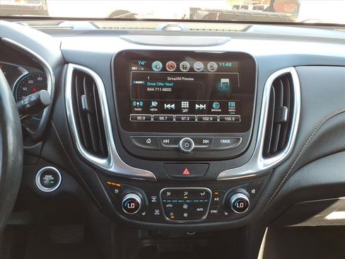 Used 2018 Chevrolet Equinox Premier image 16