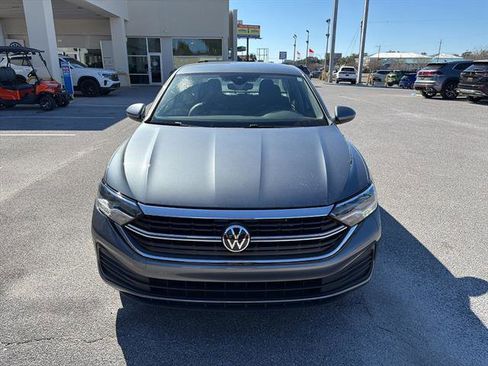 Certified 2024 Volkswagen Jetta SE image 2