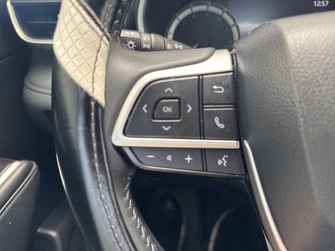 Used 2024 Toyota Highlander XSE image 11