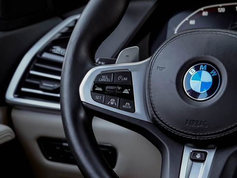 Used 2022 BMW X5 xDrive40i w/ M Sport Package image 25