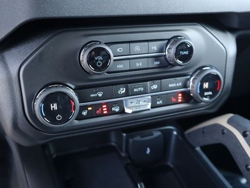 New 2025 Ford Bronco Badlands image 9