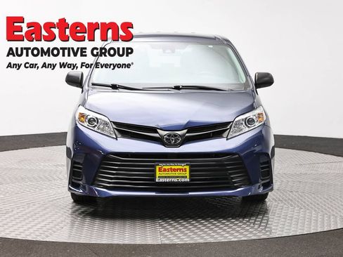 Used 2020 Toyota Sienna L FWD image 2