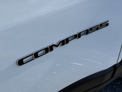 Certified 2022 Jeep Compass Limited image 6