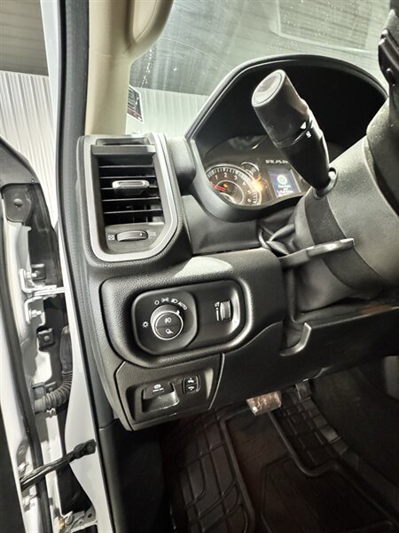 Used 2020 RAM 1500 Big Horn AWD/4WD image 15