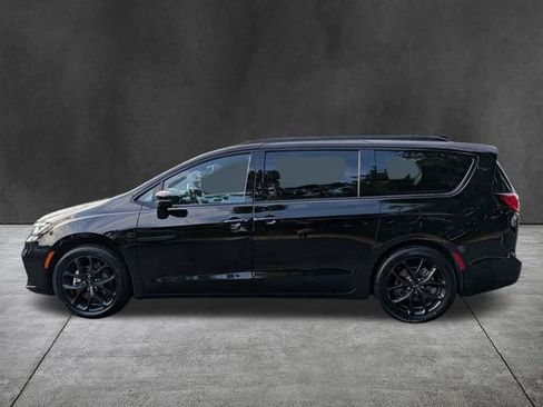 Used 2025 Chrysler Pacifica Limited FWD image 8