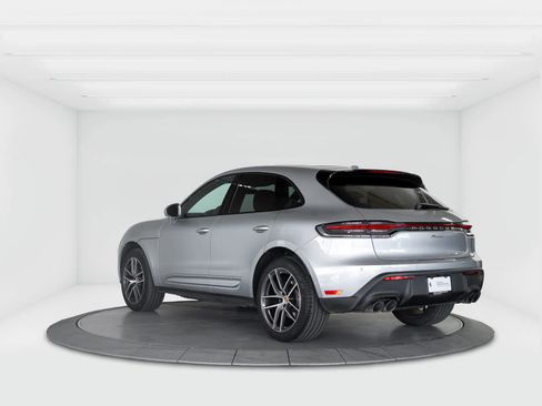 Used 2025 Porsche Macan image 3