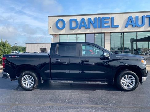 Used 2023 Chevrolet Silverado 1500 LT AWD/4WD image 2