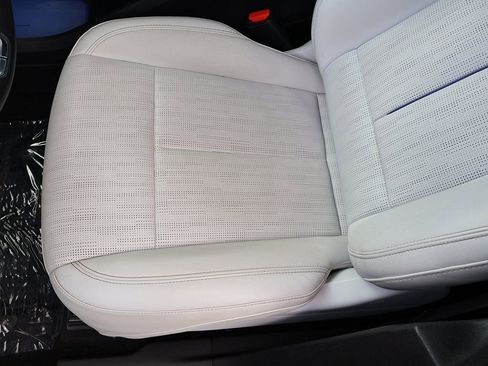 Used 2024 Cadillac Lyriq Sport RWD image 31
