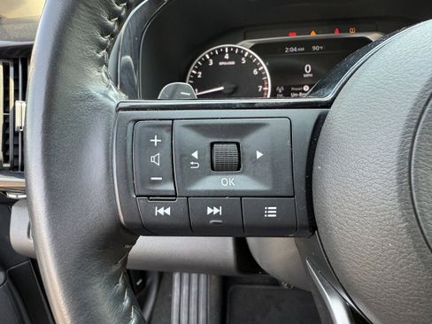 Used 2022 Nissan Pathfinder SV image 39