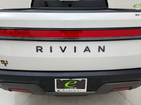 Used 2025 Rivian R1T Premium AWD/4WD image 6