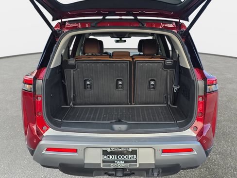 Used 2025 Nissan Pathfinder Platinum w/ Cargo Package FWD image 12