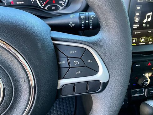 Used 2023 Jeep Renegade Latitude image 20