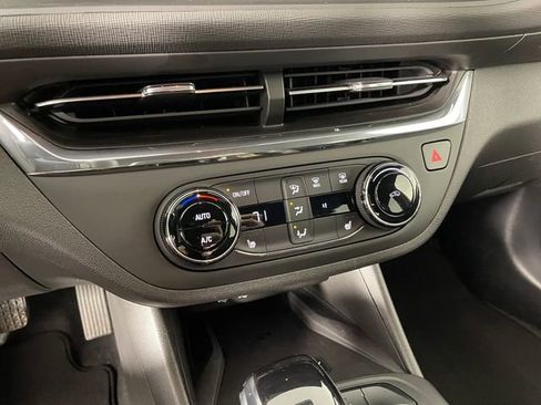 Certified 2025 Buick Envista Preferred w/ Convenience I Package FWD image 8
