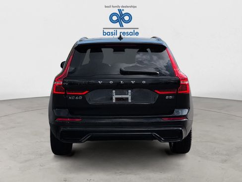 Used 2025 Volvo XC60 B5 Plus image 9