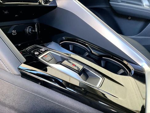 Used 2025 Audi Q5 Premium w/ Convenience Package image 15