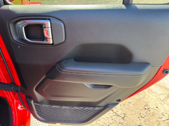 Certified 2025 Jeep Gladiator Mojave AWD/4WD image 15